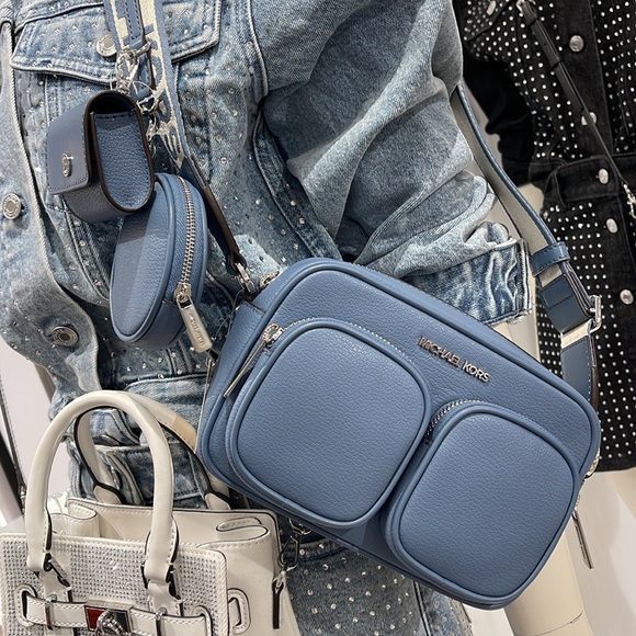 Michael Kors Jet Set Md Leather Crossbody Bag with Case for Apple Airpods Pro® - Picture 5 of 16